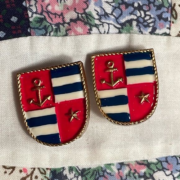 Red,white & blue shield shape clip on vintage earrings handmade painted ceramic - Picture 1 of 6